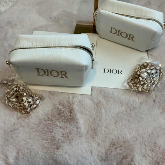 GWP DIOR BEAUTE POUCH WITH CROSSBODY CHAIN. COMES WITH GIFT BOX - Picture 2 of 2